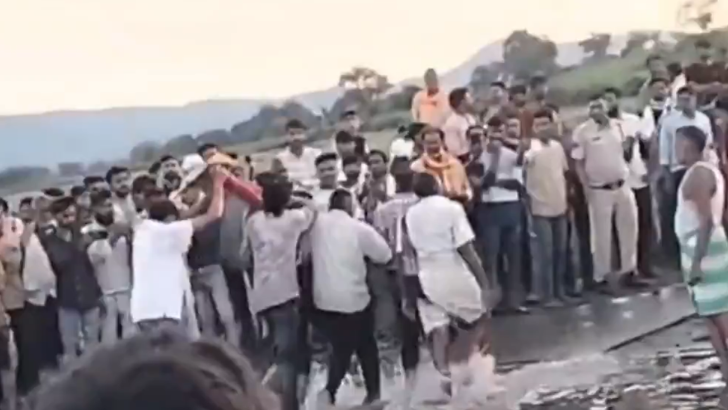https://salarnews.in/public/uploads/images/newsimages/maannewsimage02102025_213814_Khandwa accident .png